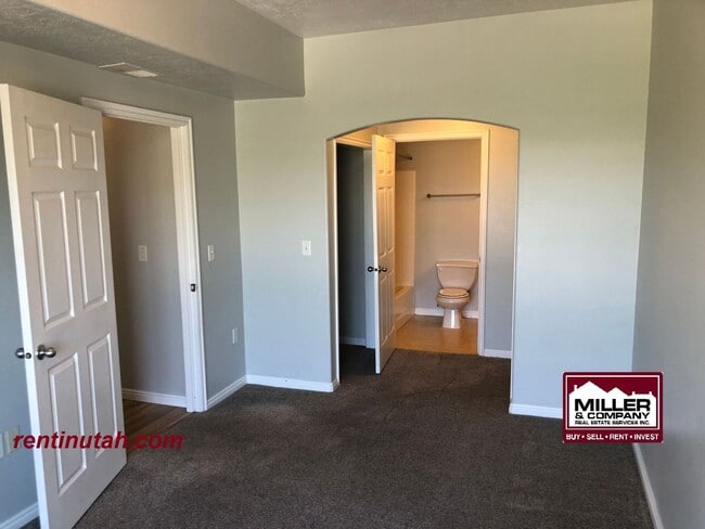 Building Photo - Nice Sandy Condo For Rent!!