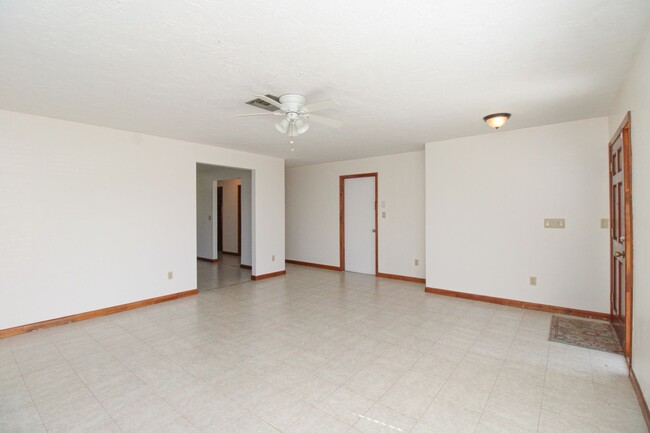 Building Photo - ** 2/2 HOME IN NAPLES PARK UNFURNISHED ** ...