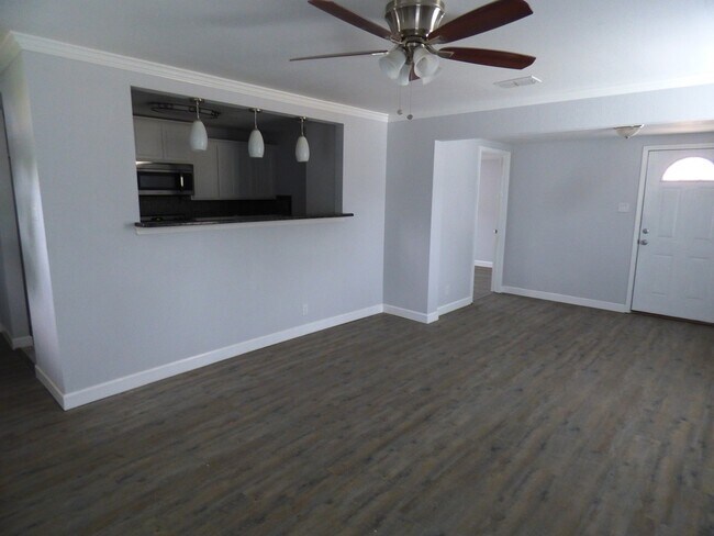 Building Photo - 3529 Topeka St