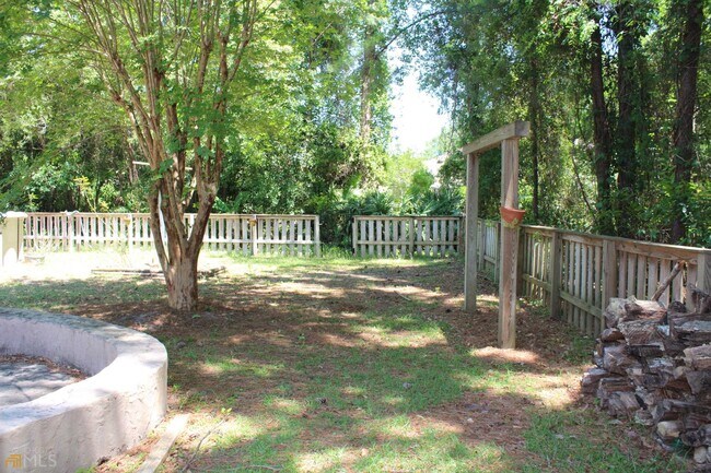 Building Photo - 203 Carrington Way