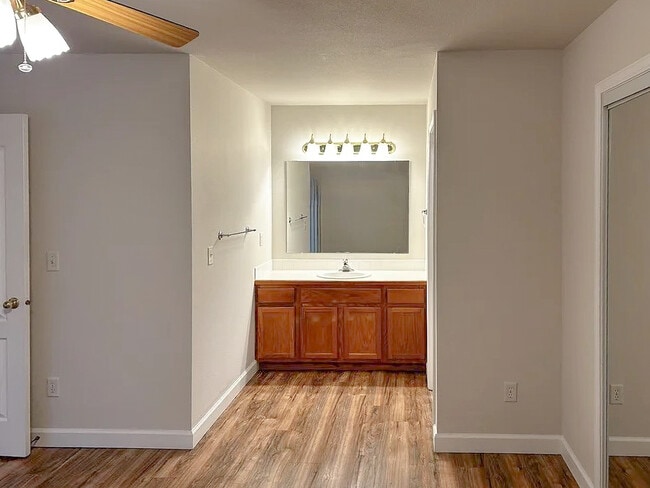 Building Photo - 1435 N Inez Pl