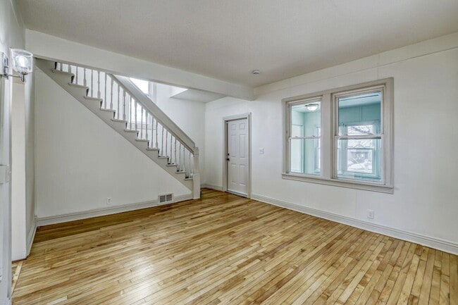 Building Photo - 610 Fairview Ave N