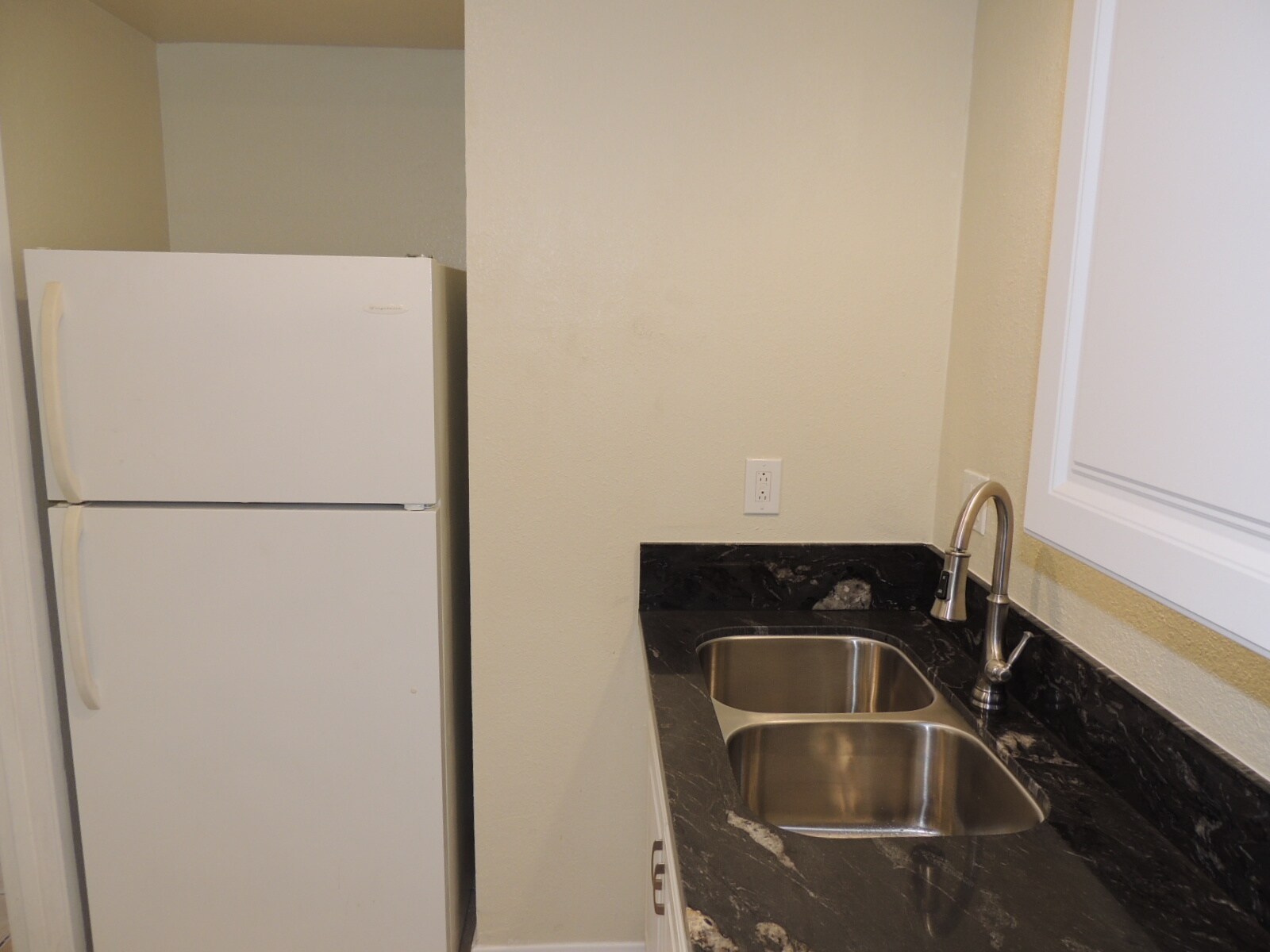 Building Photo - 1127 D Ave