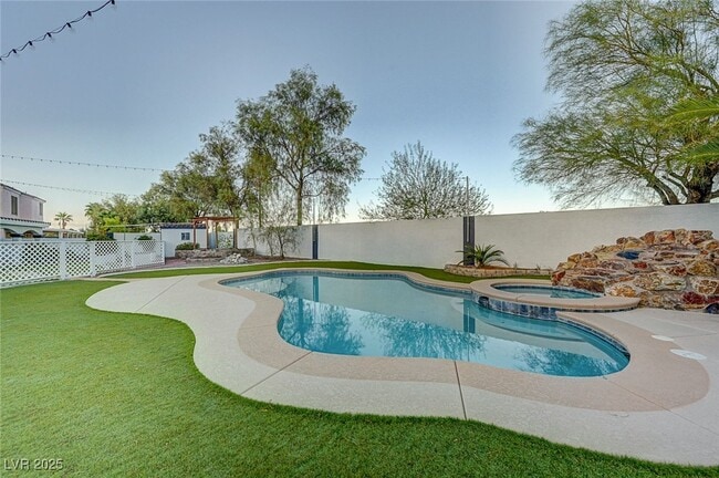 Building Photo - 5470 Logville St