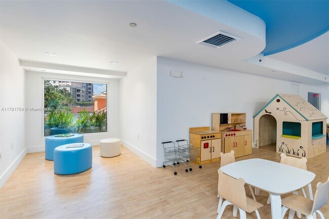 Building Photo - 791 Crandon Blvd