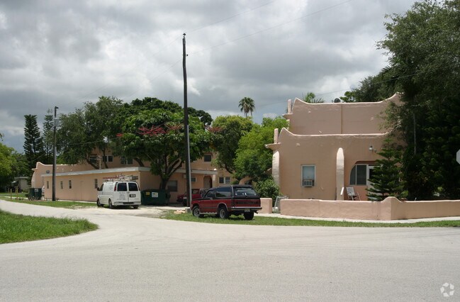 Alternate Building View - Osceola Apartment Hotel