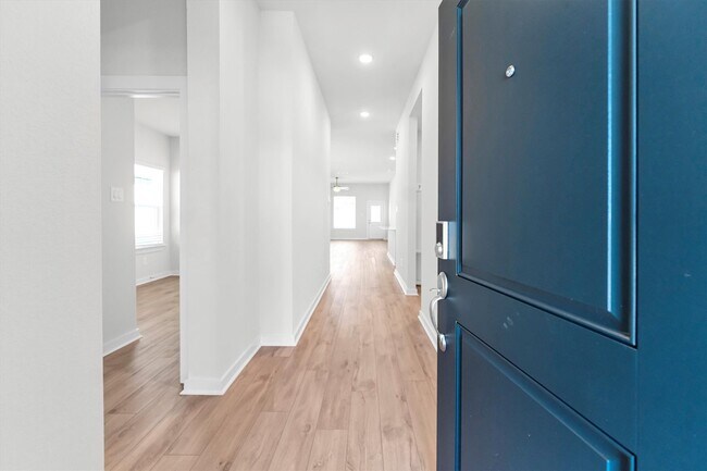 Building Photo - 16035 Bishops Cap Way