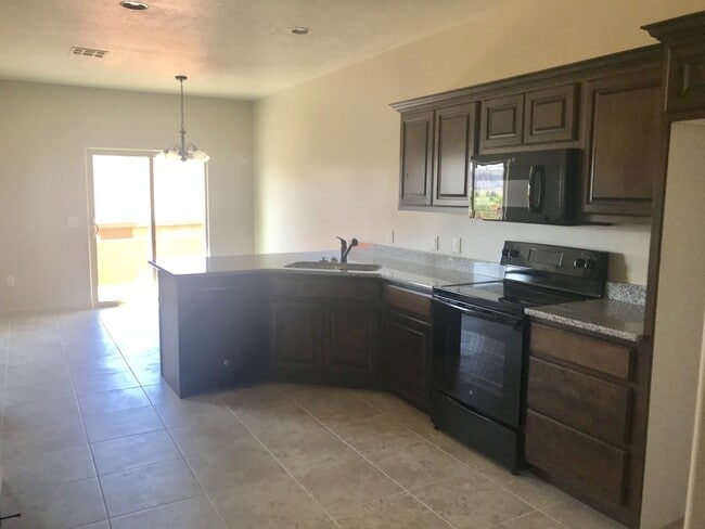Building Photo - MILLCREEK SPRINGS TOWNHOME