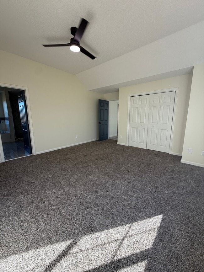 Building Photo - 3 bed | 2.5 bath | 2,630 sq ft