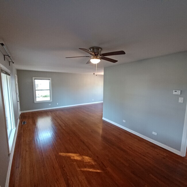 Building Photo - 353 Irvington Dr