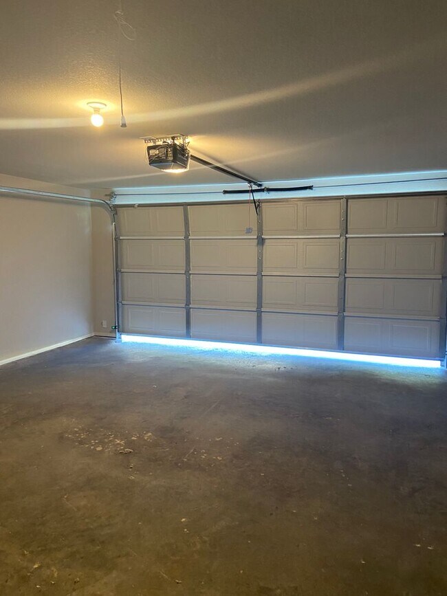 Building Photo - *NOW PRELEASING!*  Four Bedroom | Two Bath Home in Walcott Springs