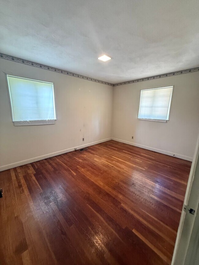 Building Photo - 313 Belmont Dr
