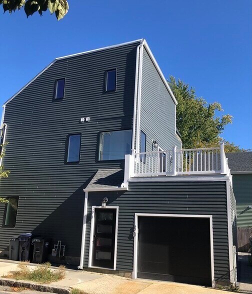 Building Photo - 30 Bay St