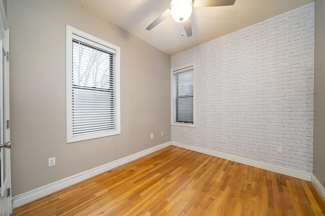 Building Photo - 306 2nd St