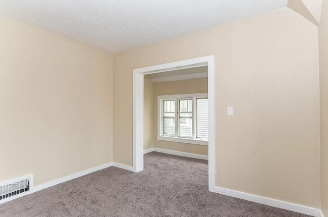 Building Photo - 1130 Lafayette Ave SE