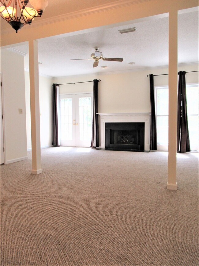Building Photo - Home Available in Birmingham! Available to View Now! DEPOSIT PENDING!!!