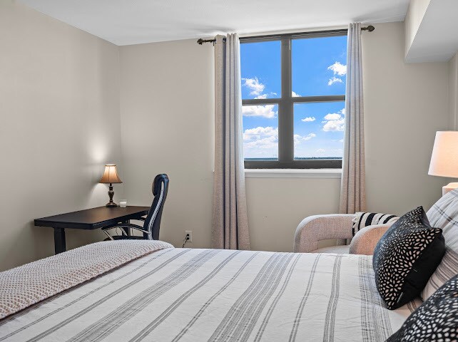 Building Photo - 300 S Duval St