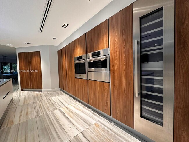 Building Photo - 223 NW 129th Ave