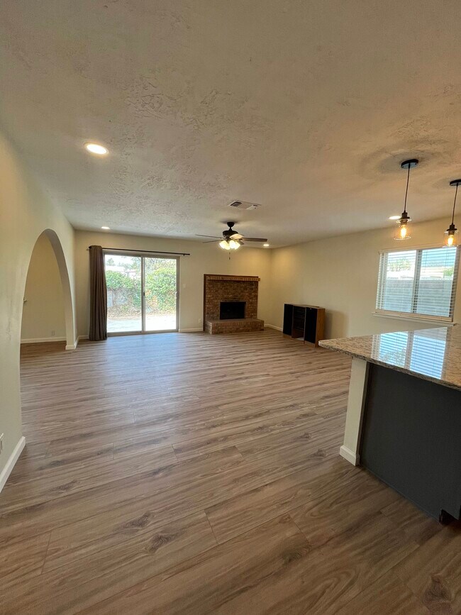 Building Photo - 10713 Hagen Rd NE