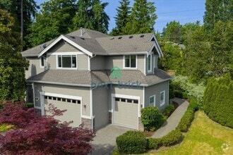 Building Photo - Spacious Home in Desirable Bellevue Neighb...