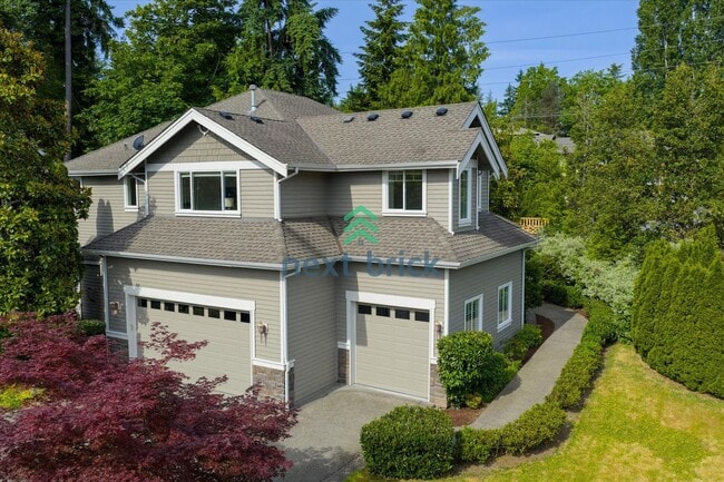 Primary Photo - Spacious Home in Desirable Bellevue Neighb...