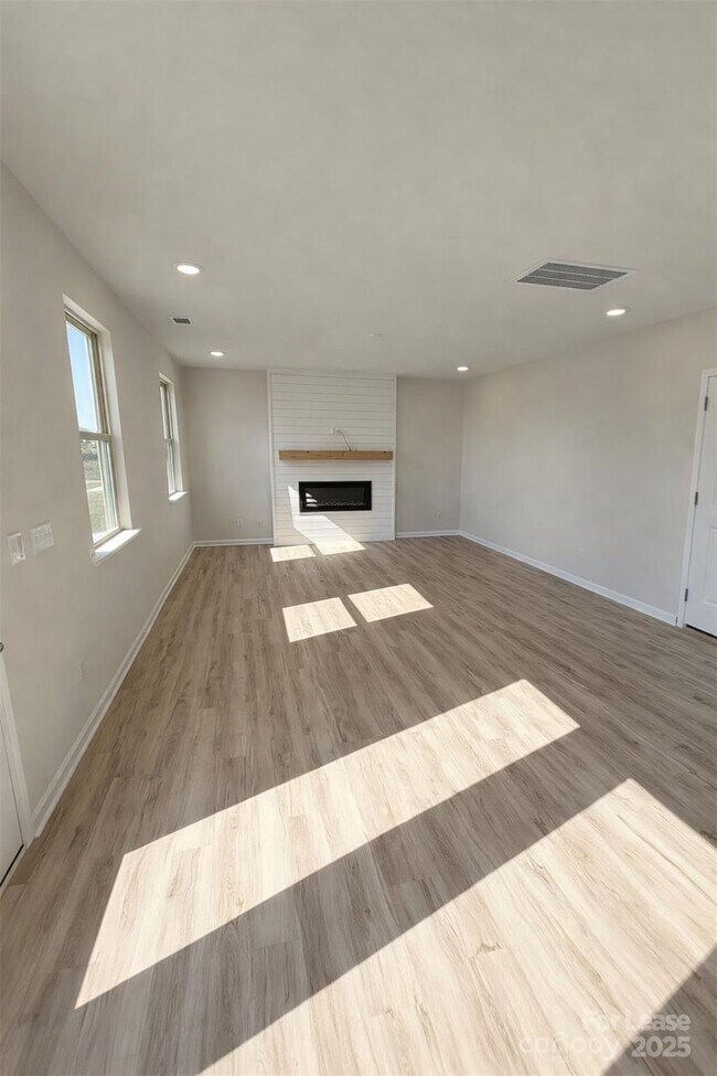 Building Photo - 5015 Weddington Rd