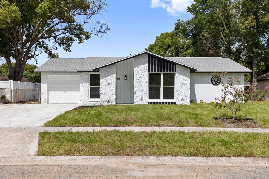 Building Photo - 516 Avocado Cir