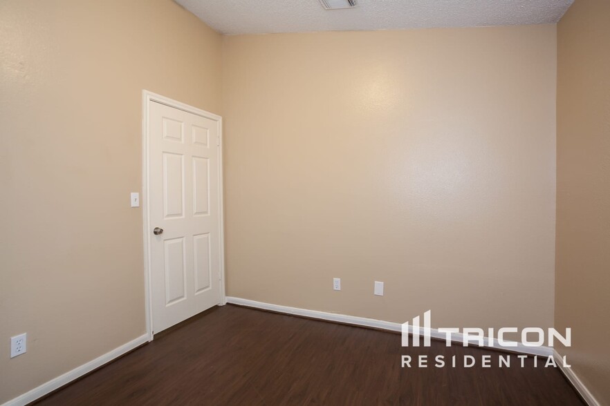 Building Photo - 3211 Kelling St