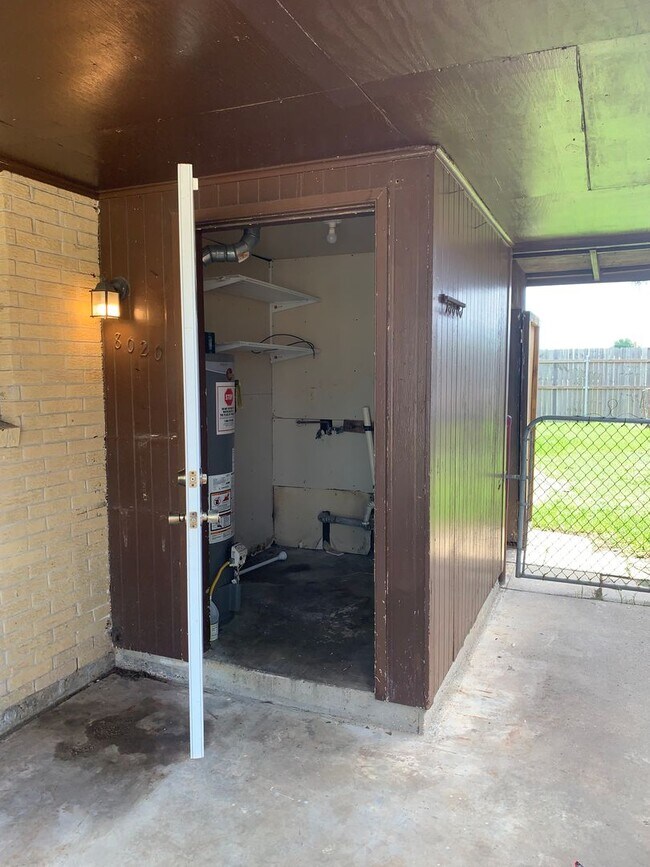 Building Photo - 8018-20 Gus St.