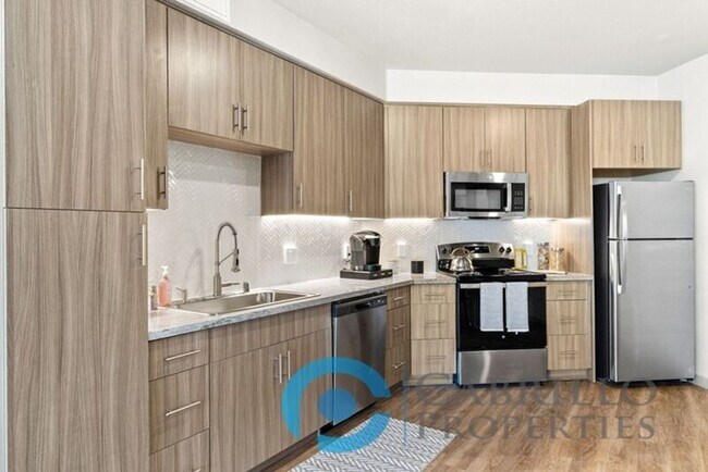 Building Photo - 3093 Broadway