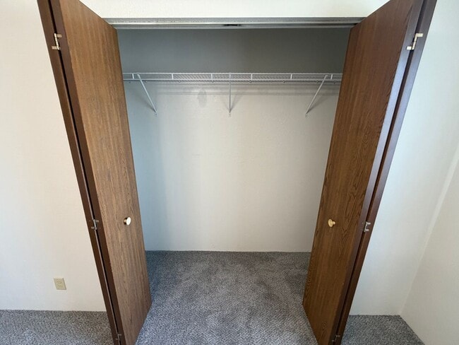 Building Photo - Top floor (3rd floor) 1 bedroom 1 bath with Private Balcony