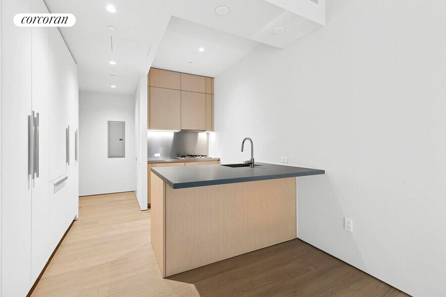 Building Photo - 251 W 14th St