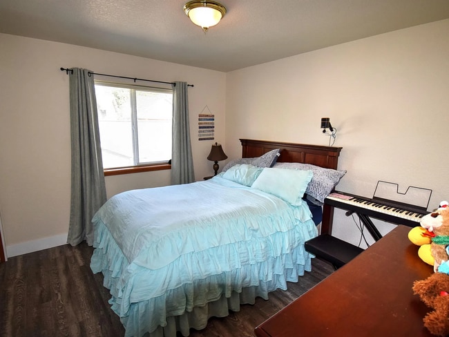 Building Photo - Welcome Home! This beautiful and spacious home