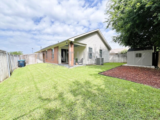 Building Photo - Well Maintained 4/2/2 Nestled on Cul-De-Sa...