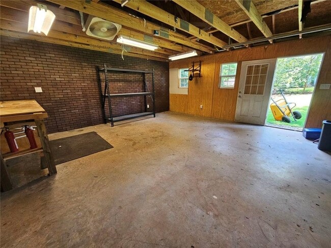 Building Photo - 3293 Covington Hwy