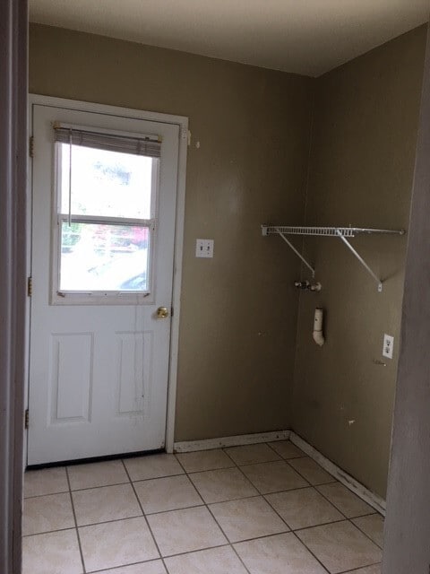 Building Photo - Beautiful Three Bedroom One and half Bath ...