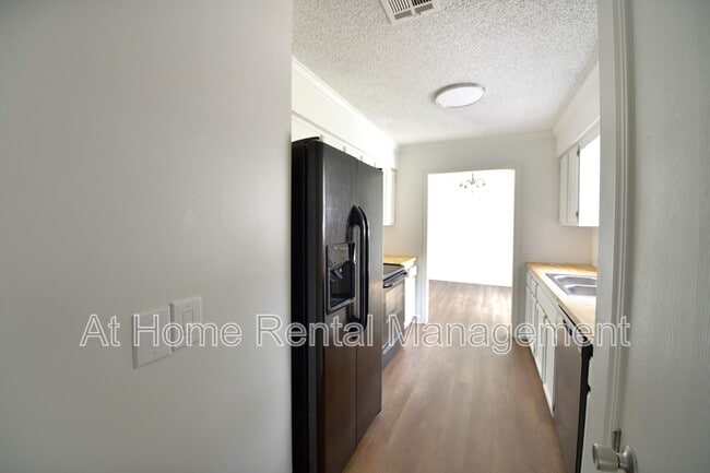 Building Photo - 7114 E 98th St