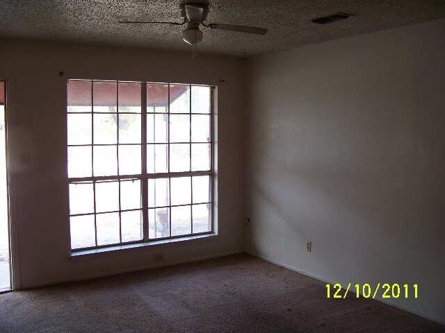 Building Photo - 1500 N Fannin Ave