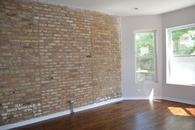 Building Photo - 3342 W Beach Ave