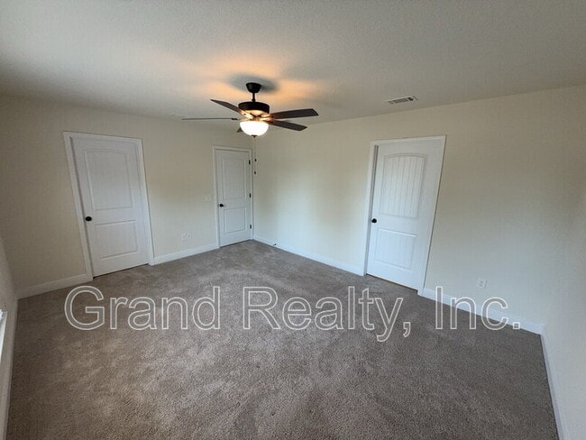 Building Photo - 4395 Village Oak Ln
