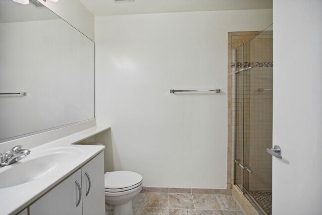 Building Photo - Logan Circle! //Professionally Managed & Recently Renovated // Studio  // Open Floor-Plan in a Mo...