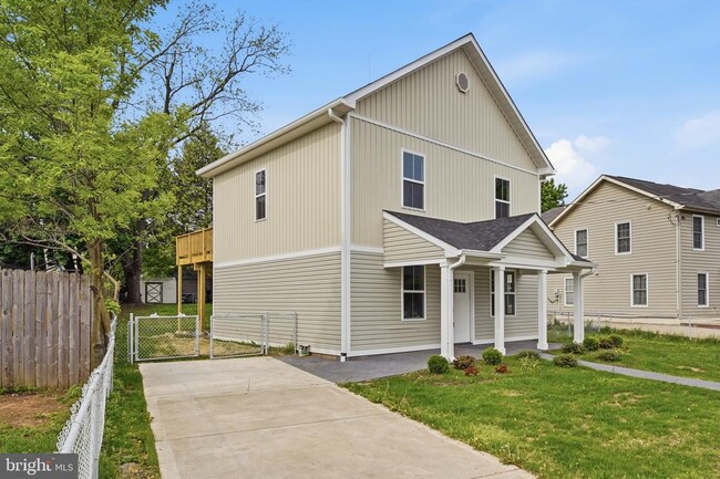 Building Photo - 129 Evans St