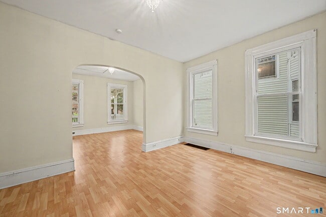 Building Photo - 135 Sherwood Ave