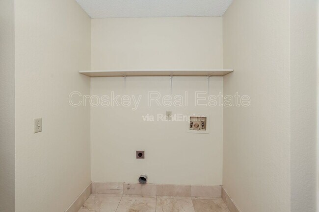 Building Photo - 357 Hazelnut Ln