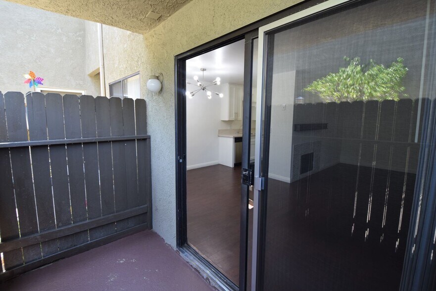 Building Photo - 15128 Burbank Blvd