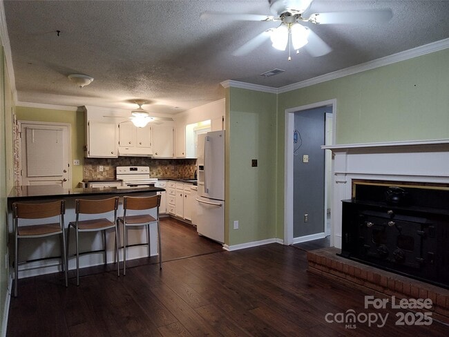 Building Photo - 8526 Timbercrest Cir