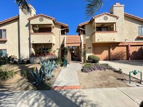 Building Photo - Beautiful Town Home w/Private Garage In No...