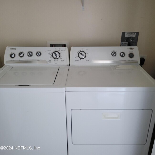 Building Photo - 1431 Riverplace Blvd