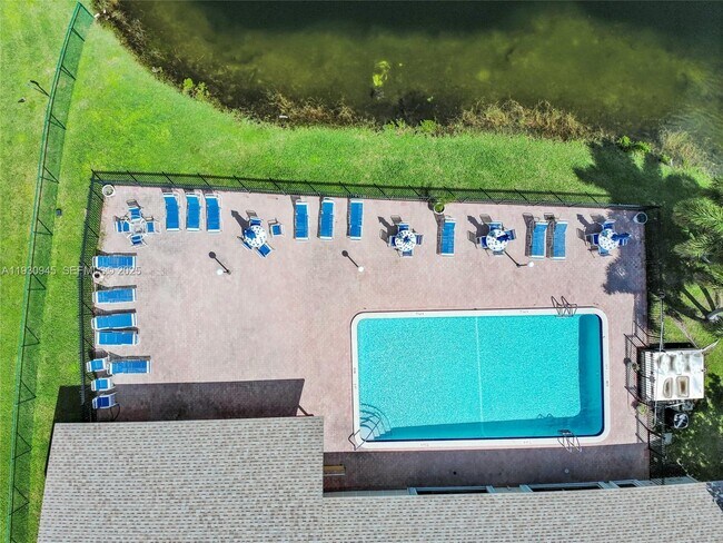 Building Photo - 321 SE 3rd St