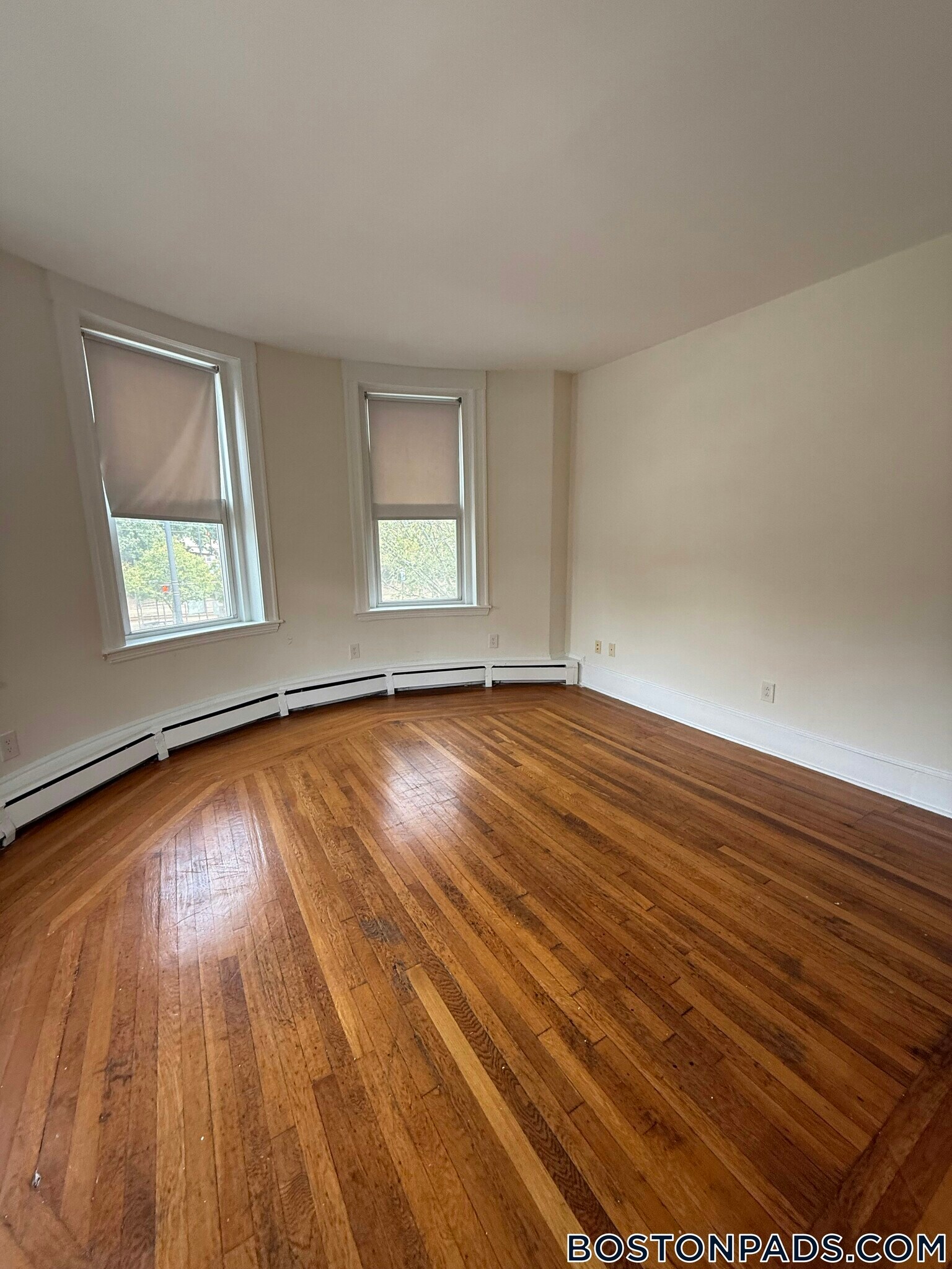 Building Photo - 1539 Beacon St